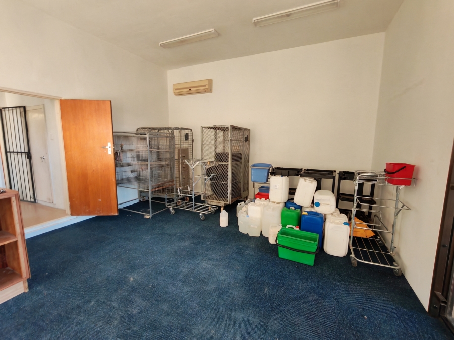 To Let Commercial Property for Rent in Somerset West Western Cape